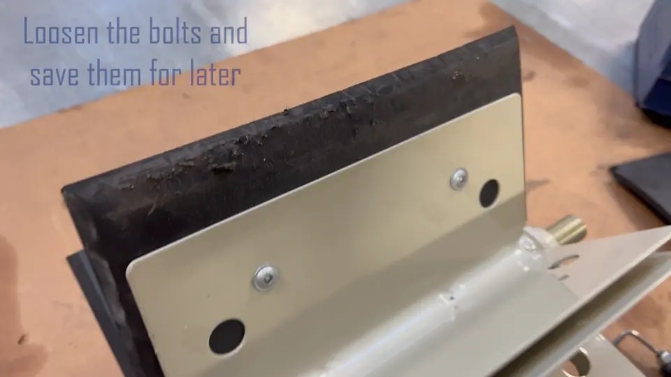 Frame from the how-to video: How to replace rotorblades