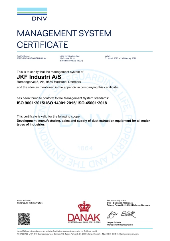 Pierwsza strona certyfikatu systemu zarządzania ISO 9001, ISO 14001 i ISO 45001 wydanego przez DNV firmie JKF Industri A/S, ważnego do 29 lutego 2028 r.